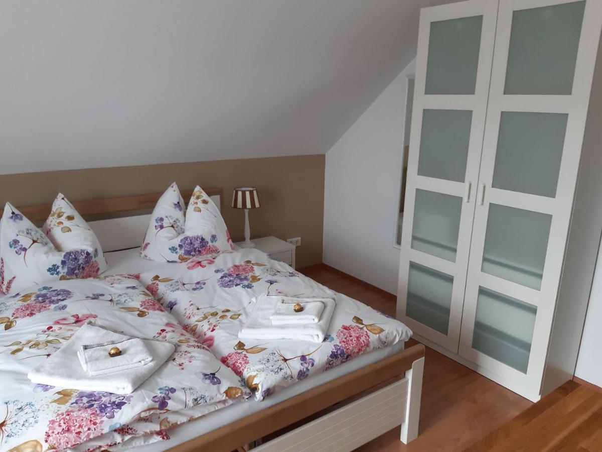 Gastezimmer Rosi Bad Klosterlausnitz Bagian luar foto