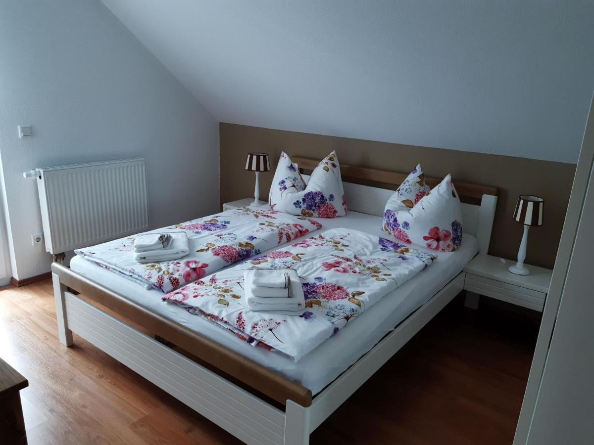 Gastezimmer Rosi Bad Klosterlausnitz Bagian luar foto